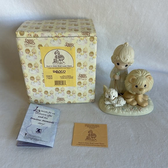 Enesco Precious Moments “And a Small Child Shall Lead Them” porcelain figurine - Picture 9 of 9